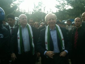 Сирия: затишье перед бурей?. Маккейн и Либерман в лагере сирийских беженцев