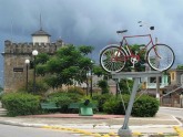 В Тбилиси появился памятник велосипеду. 24573.jpeg