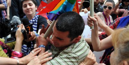"Православные родители" напали на гей-парад. 27208.jpeg