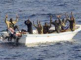 Сомалийские пираты обнародовали фото своих заложников. 23592.jpeg