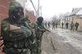 Глава МИД Франции пытается усидеть на двух стульях 