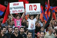 Армяне встретили главу МИДа Турции протестами